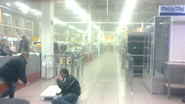 Снаряд потрапив в супермаркет.