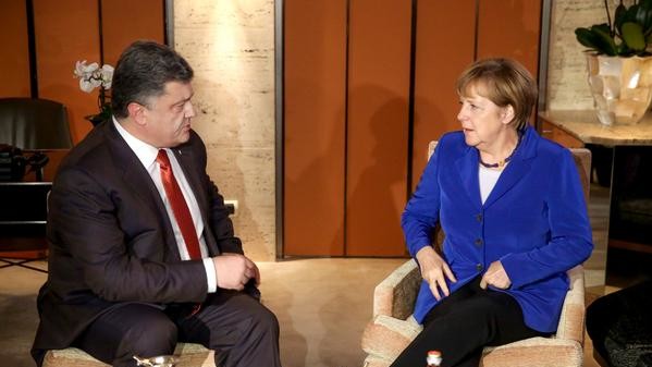 Меркель подтвердила солидарность с Украиной - Порошенко.