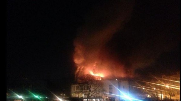 Кинотеатр горел несколько часов.