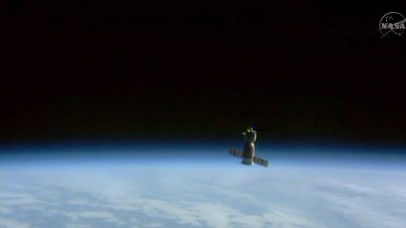 Союз повертається на Землю