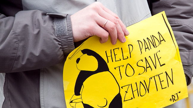 В акції брали участь кілька десятків людей.