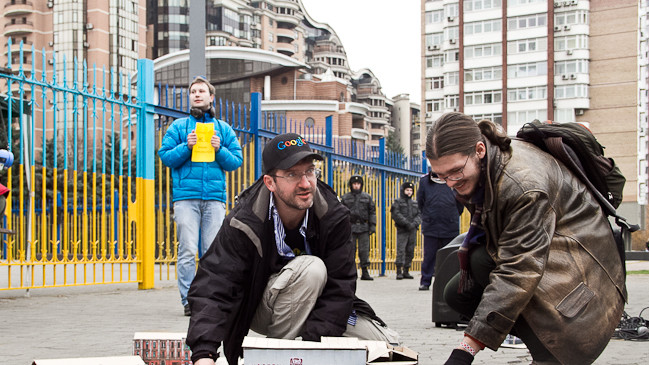 В акції брали участь кілька десятків людей.