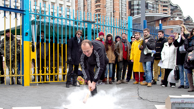 В акції брали участь кілька десятків людей.