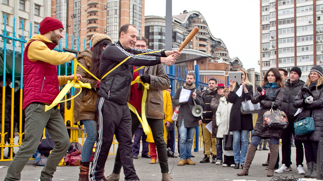 В акції брали участь кілька десятків людей.