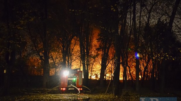 Пламя потушили ближе к полуночи.