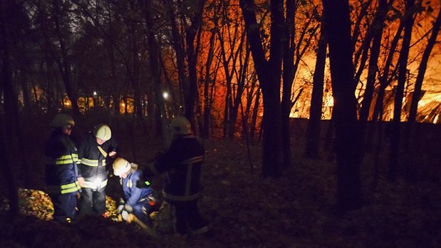 Пламя потушили ближе к полуночи.