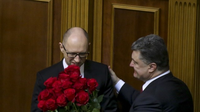 Депутаты большинством проголосовали за Гройсмана и Яценюка.