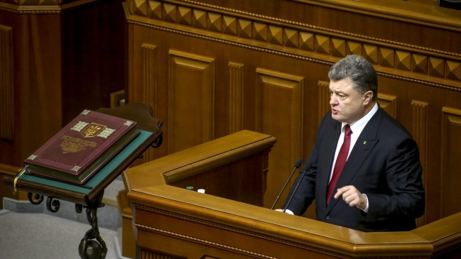 Депутаты большинством проголосовали за Гройсмана и Яценюка.