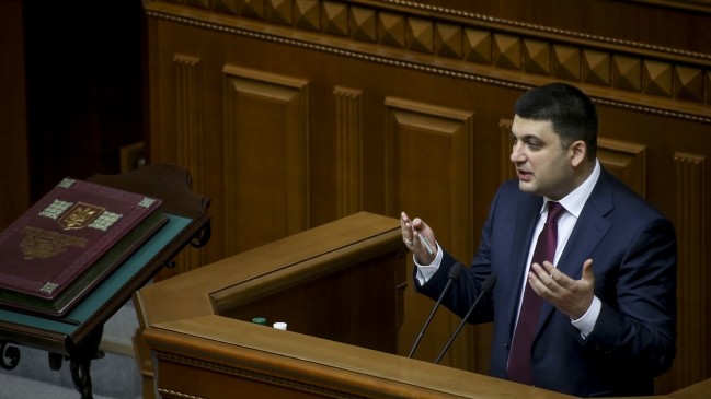 Депутаты большинством проголосовали за Гройсмана и Яценюка.