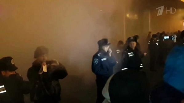 Милиция охраняет правопорядок перед концертом Ани Лорак, 27 ноября