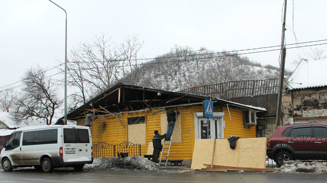 Сообщения о разрушениях в Донецке поступают почти каждый день.