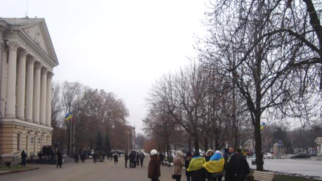 Митингующие прорвались на сессию горсовета.