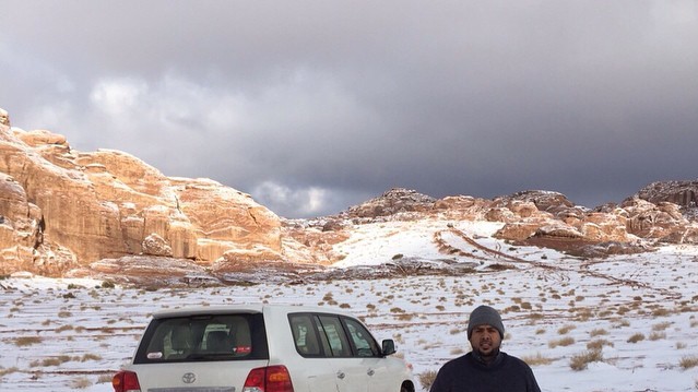 Саудиты обрадовались снегу.
