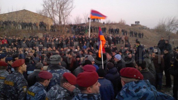 Протест у военной базы России в Гюмри, Армения. 14 января. Фото: Новости Армении