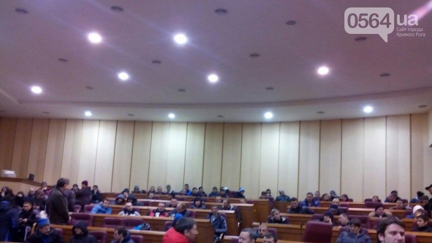 У залі розташувалися близько 200 осіб