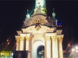 Сотні людей у Львові запалили свічки