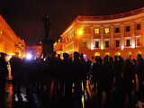 Сотни людей во Львове зажгли свечи