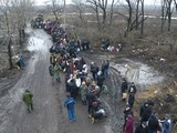 Мирні жителі тікають з Вуглегірська