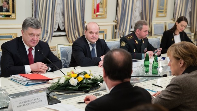 Встреча Порошенко с Меркель и Олландом завершилась поздно вечером