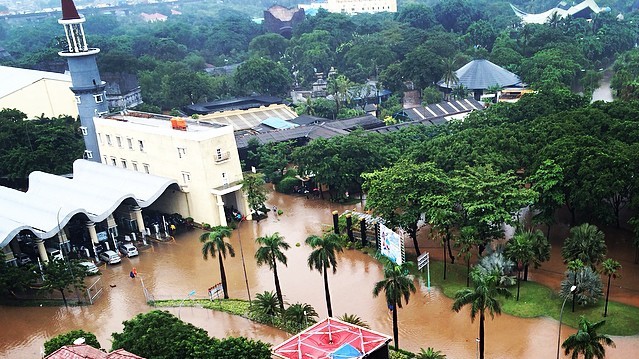 Рівень води на вулицях Джакарти вражає індонезійців