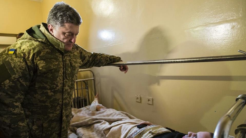 Порошенко посетил обстрелянный Краматорск