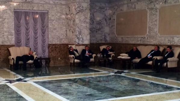 Мінські переговори втомили всіх присутніх у Палаці Незалежності