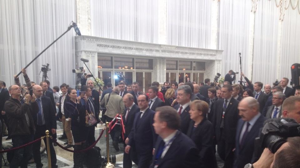 Мінські переговори втомили всіх присутніх у Палаці Незалежності