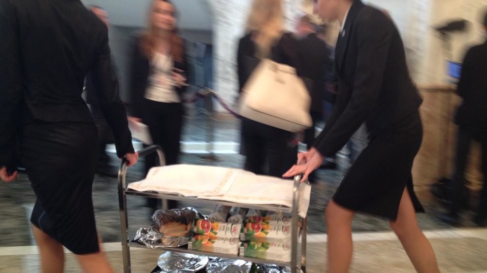 Мінські переговори втомили всіх присутніх у Палаці Незалежності