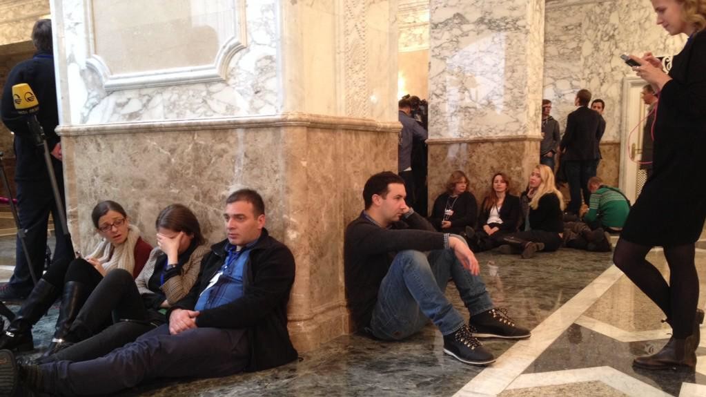 Мінські переговори втомили всіх присутніх у Палаці Незалежності