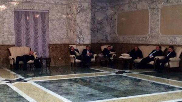 Мінські переговори втомили всіх присутніх у Палаці Незалежності