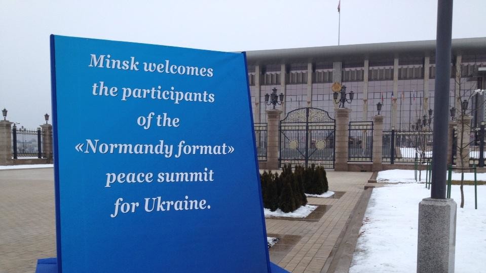 Мінські переговори втомили всіх присутніх у Палаці Незалежності