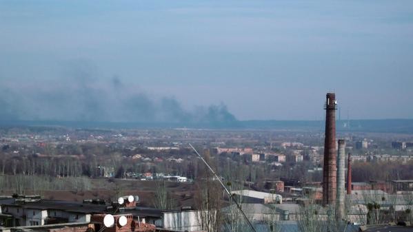 Под Славянском жители наблюдают дым