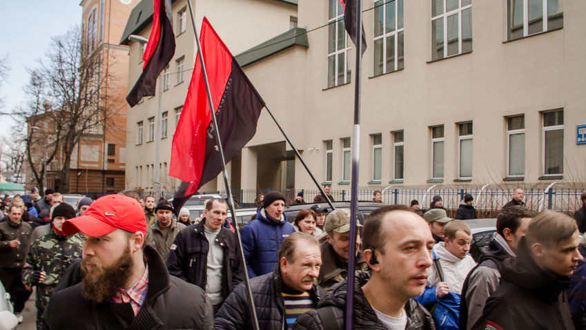 Во время пикета под ГПУ активисты подчеркнули мирный характер акции