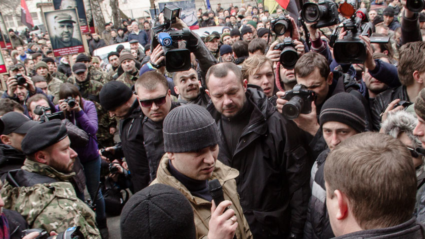 Во время пикета под ГПУ активисты подчеркнули мирный характер акции