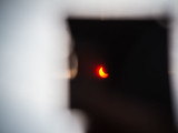 Кияни з цікавістю спостерігали затемнення сонця