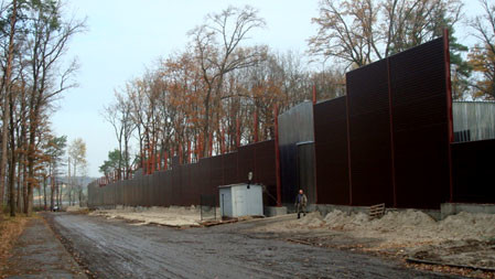 Паркан на ділянці з "Межигір'ям" Калєтніка