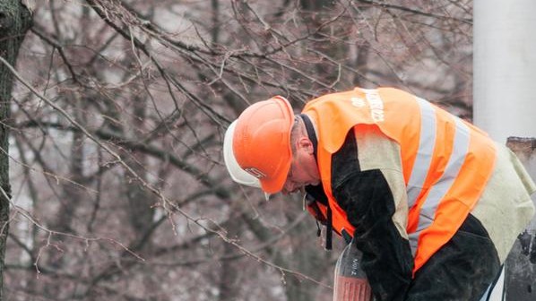Флагшток відремонтують до суботи.