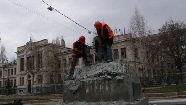 Флагшток відремонтують до суботи.
