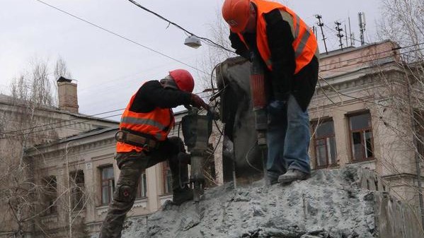 Флагшток відремонтують до суботи.