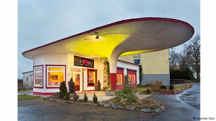 Парикмахерская и выставочный зал в Хальфере