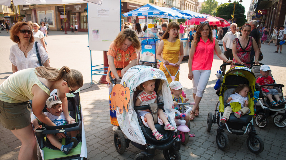 Парад візочків в Івано-Франківську проходить десятий раз
