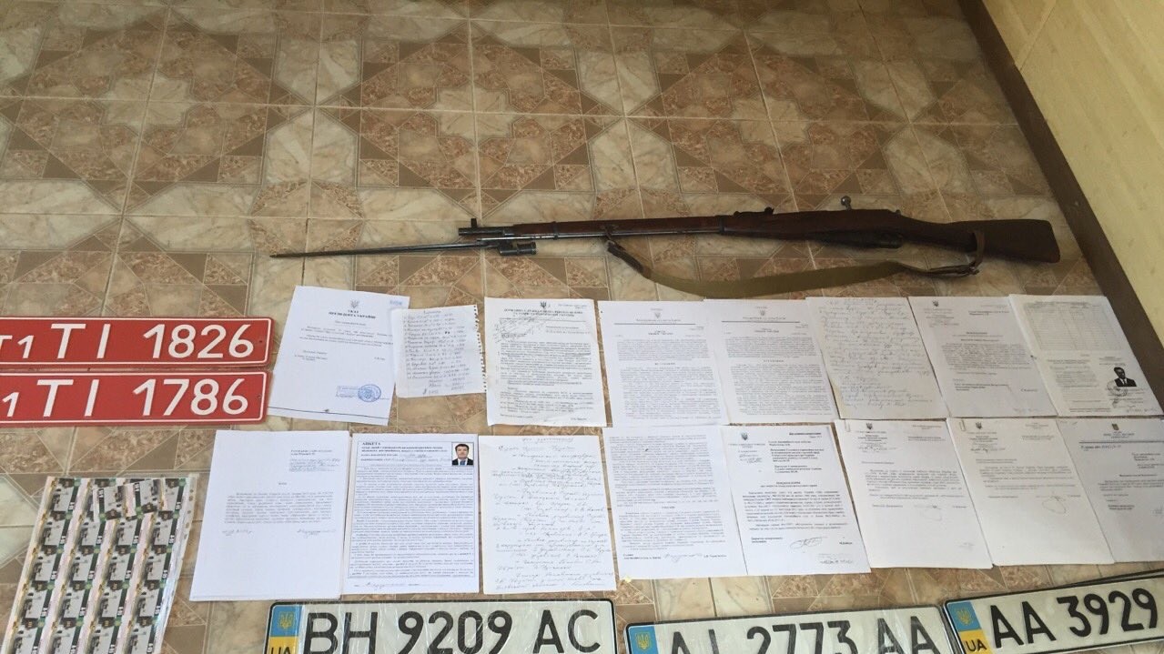 У Чернушенко нашли оружие и ряд документов