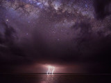 Фото Xiaohua Zhao. 
Відображення нічного неба в Болівії.
