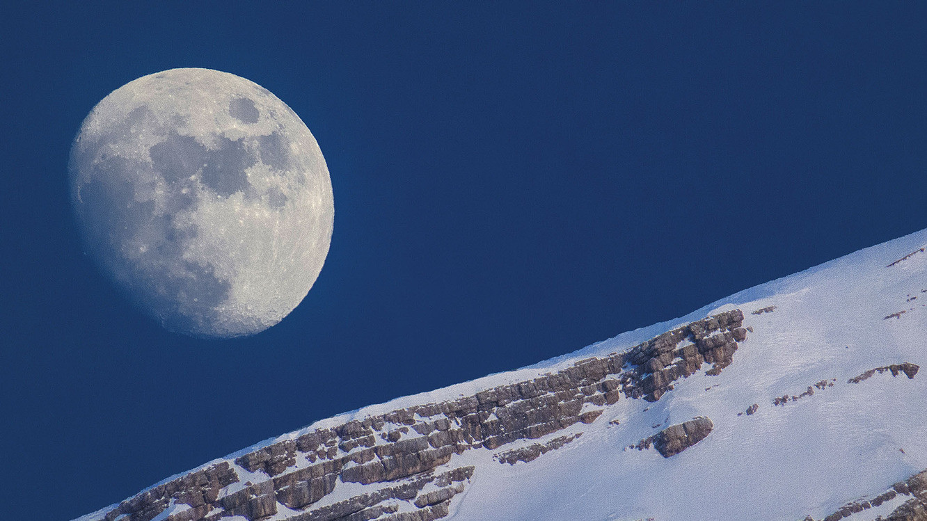 Фото Marcella Giulia Pace.
Місяць над Монте Антелао