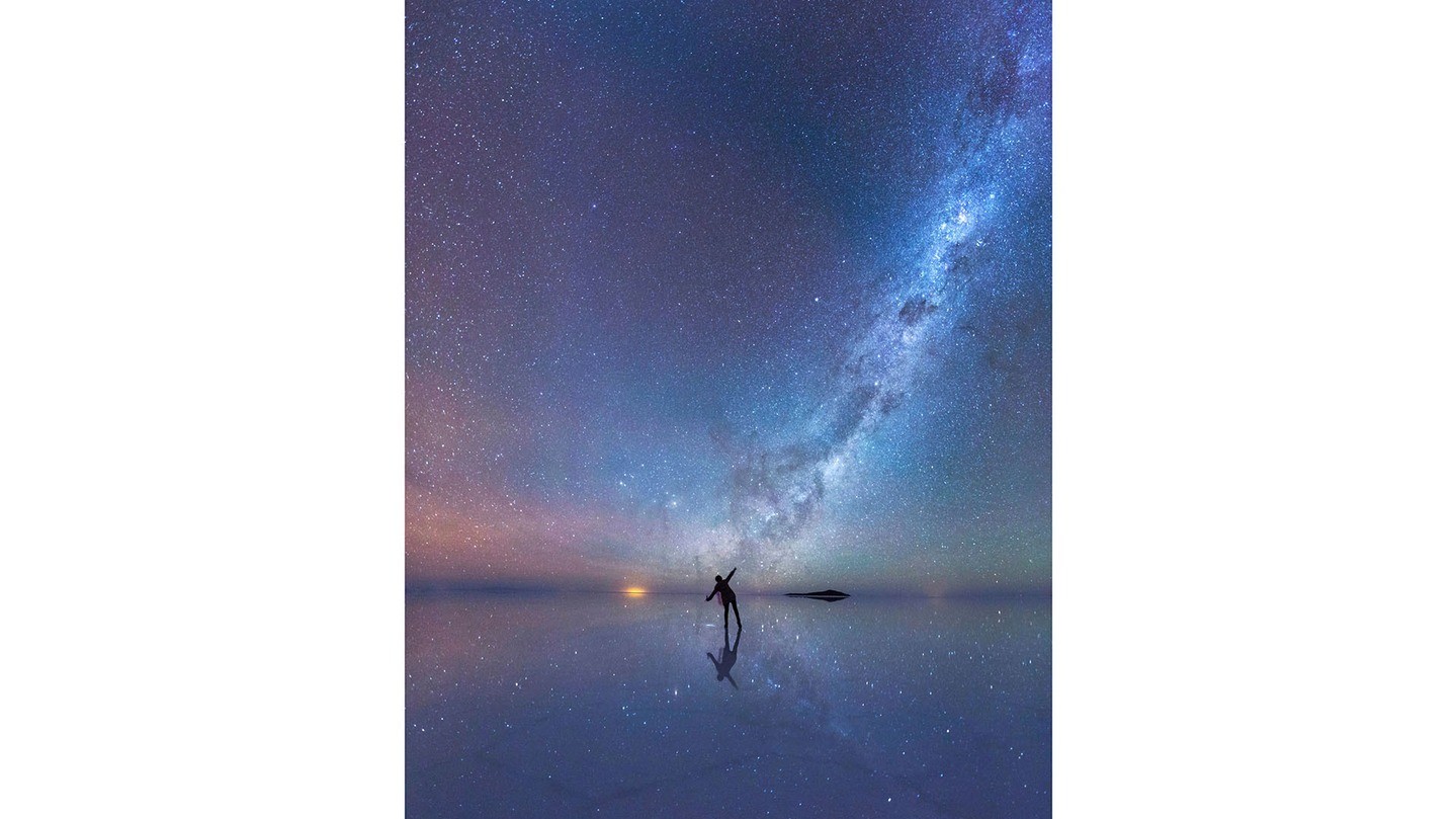 Фото Xiaohua Zhao. 
Відображення нічного неба в Болівії.