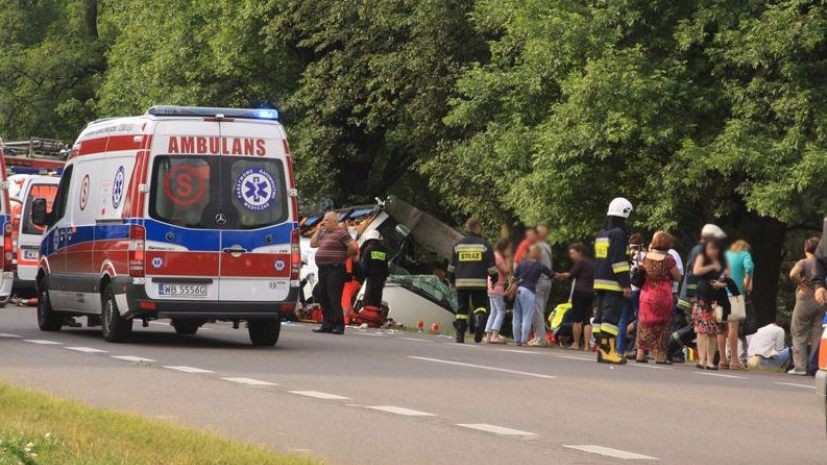 Водій пасажирського автобуса не впорався з керуванням