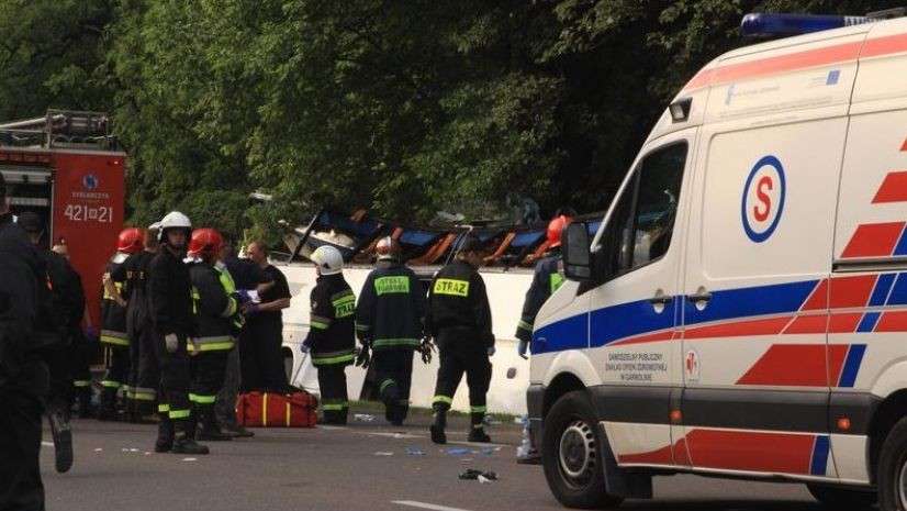 Водій пасажирського автобуса не впорався з керуванням