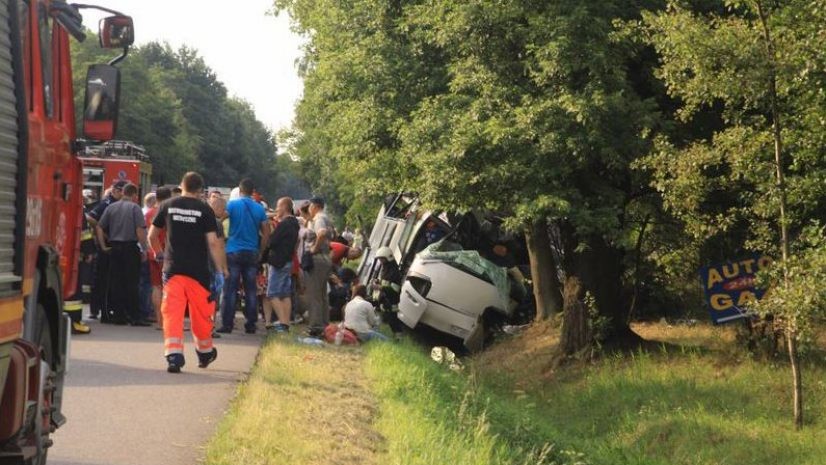 Водій пасажирського автобуса не впорався з керуванням
