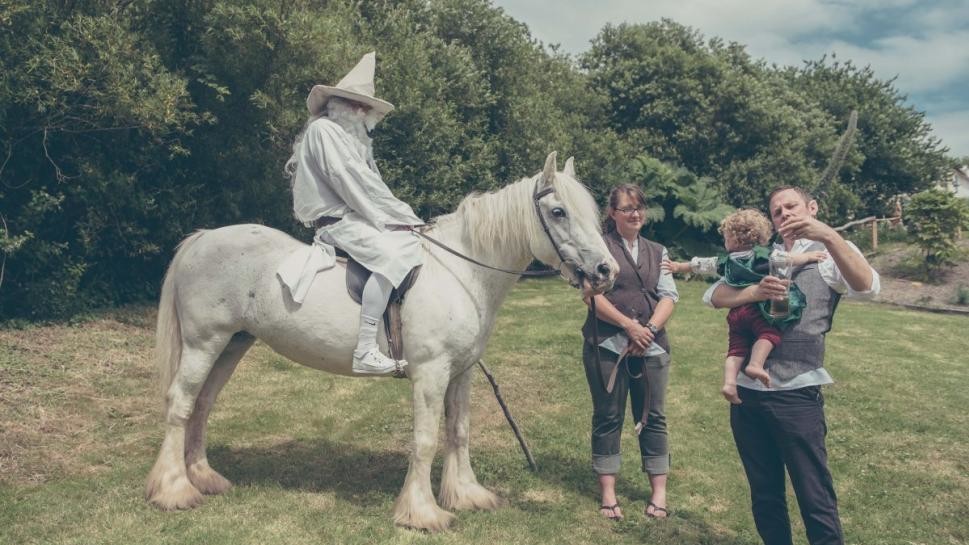 Нареченому 28 років, а нареченій 33 роки