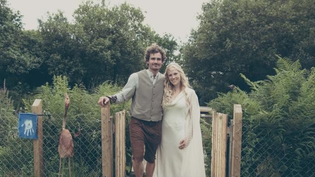 Нареченому 28 років, а нареченій 33 роки